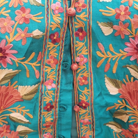 Hand embroidered Indian kurta - Picture 2 of 8